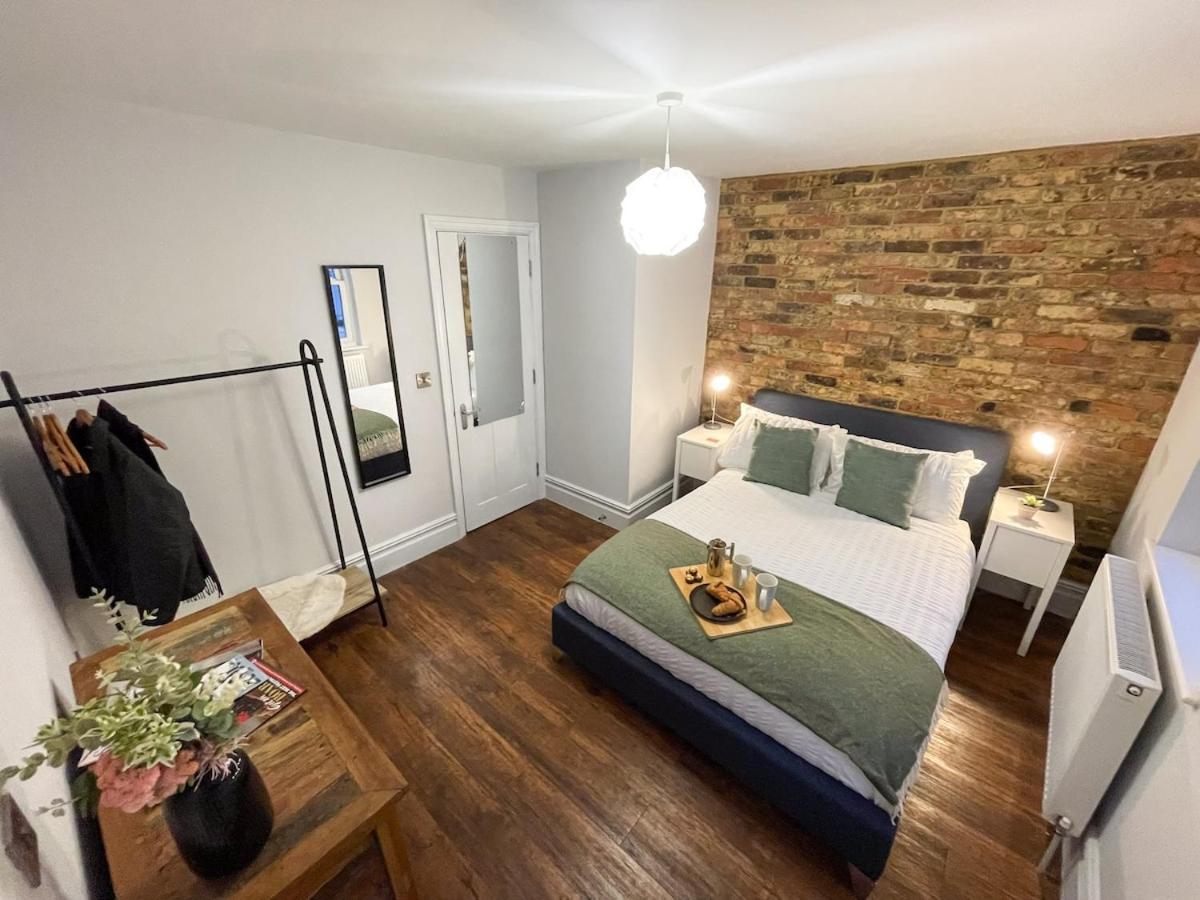 Casa vacanze Stunning Seaside 2-bedroom Townhouse With Patio, Sleeps 6 Hove