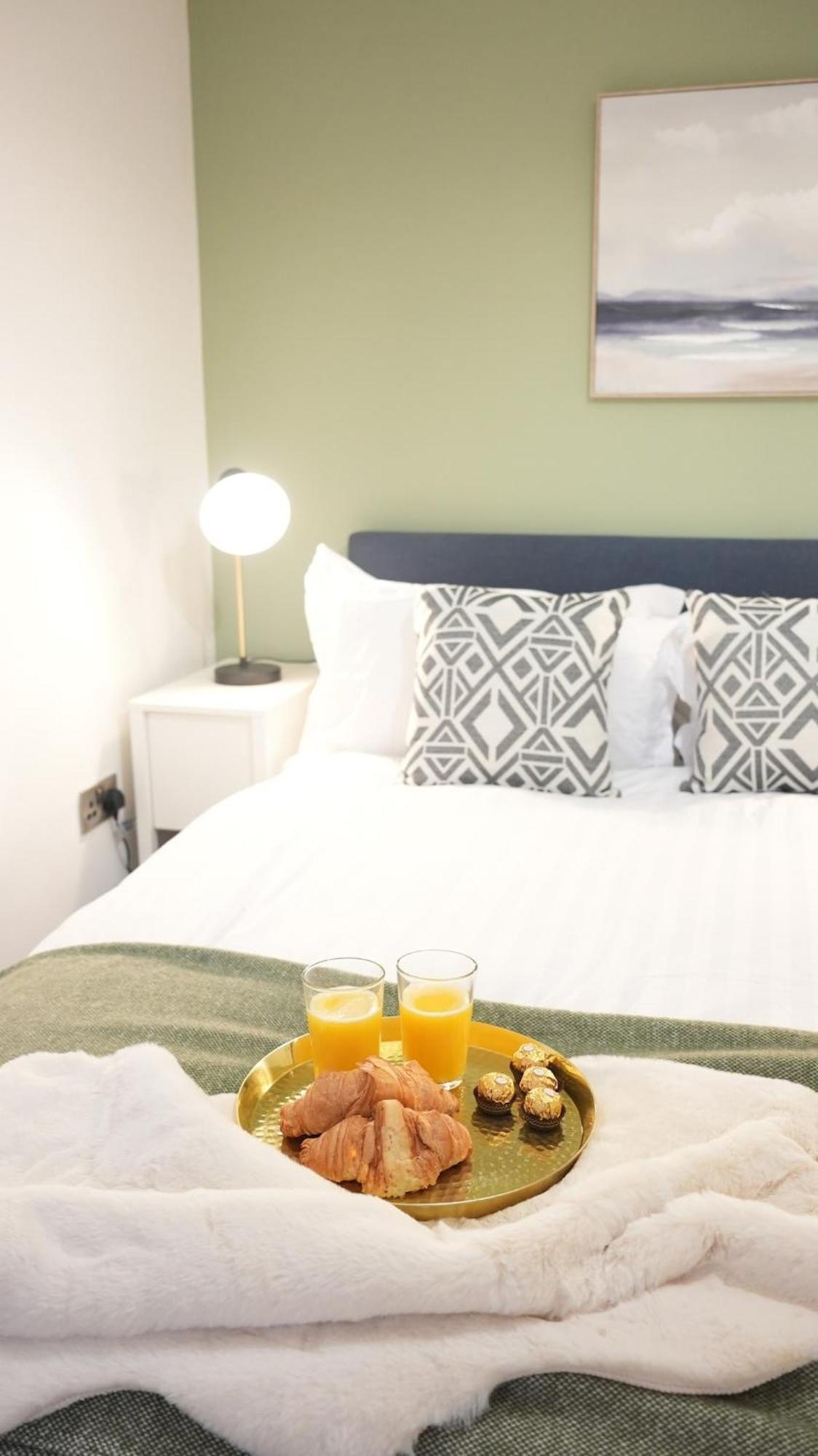 Stunning Seaside 2-bedroom Townhouse With Patio, Sleeps 6 * Hove