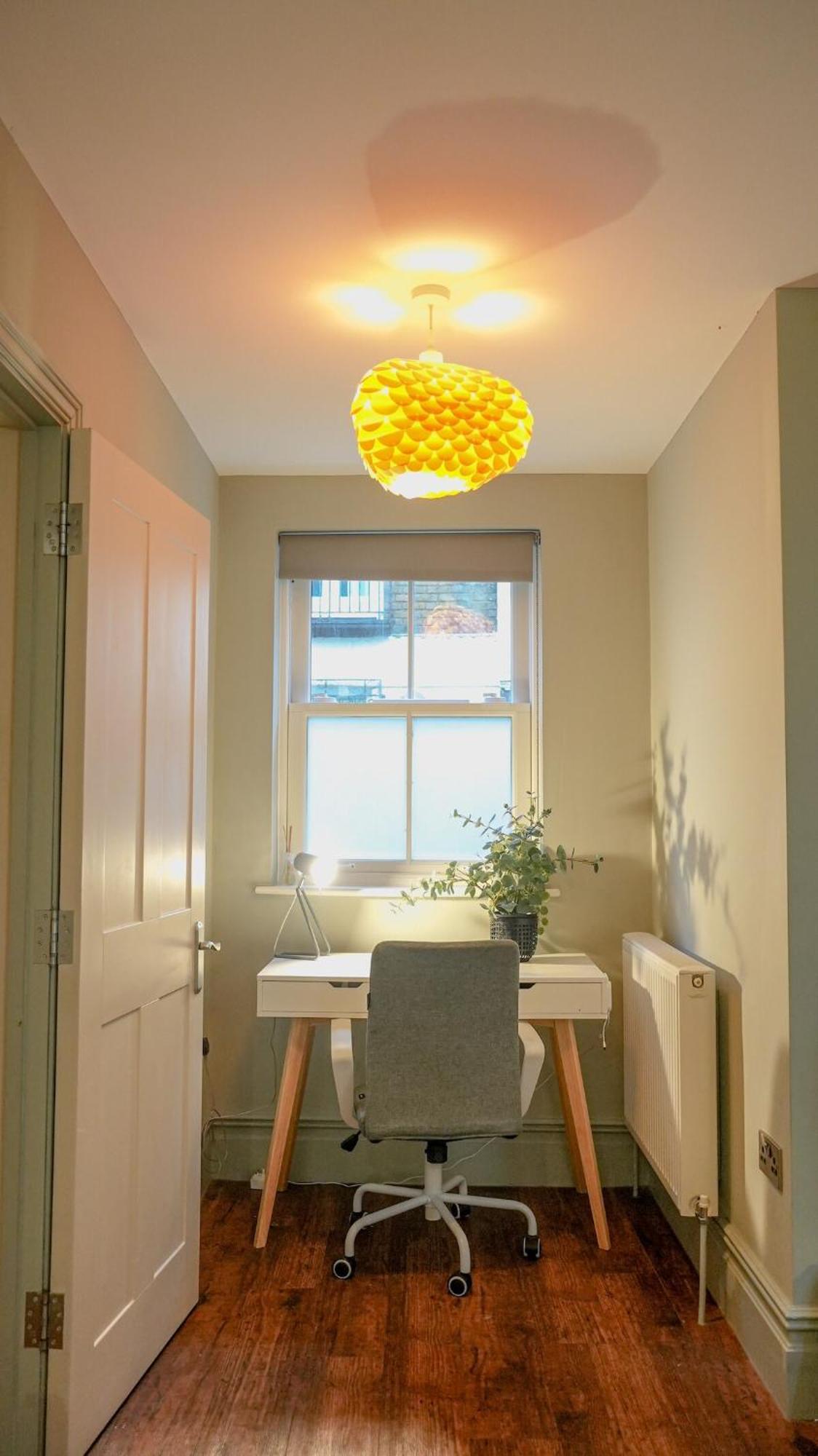 Stunning Seaside 2-bedroom Townhouse With Patio, Sleeps 6 Hove