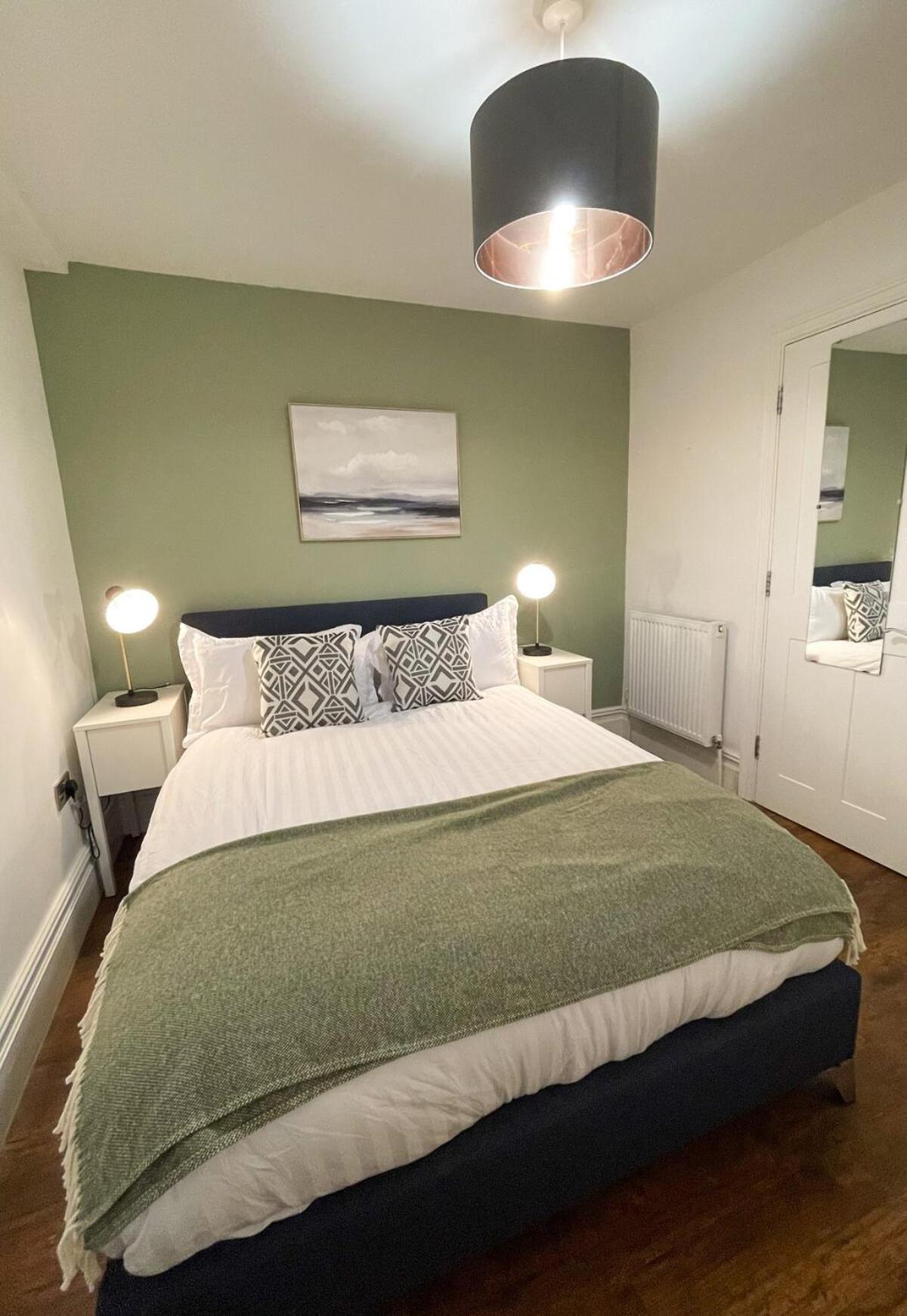 Stunning Seaside 2-bedroom Townhouse With Patio, Sleeps 6 *