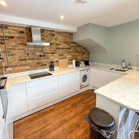 Stunning Brighton Seaside 2-Bedroom Townhouse With Patio, Sleeps 6 Exterior photo